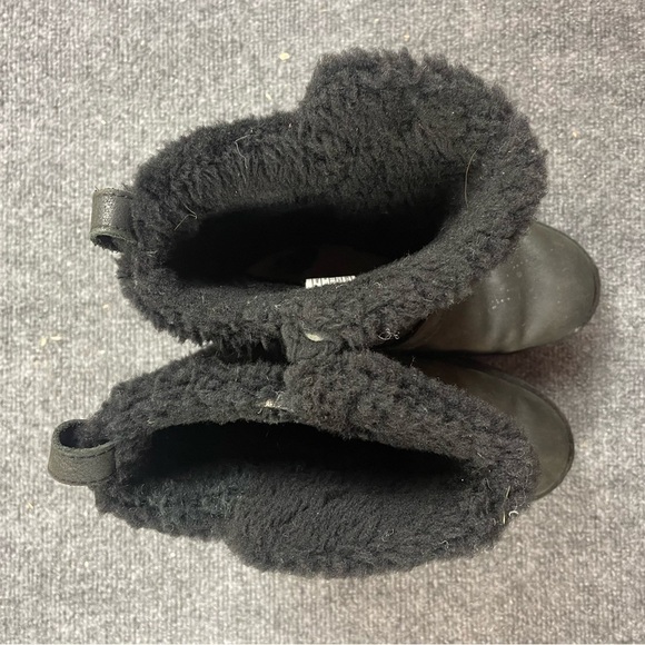 UGG Women’s Becket Chestnut Boots Black Suede and shearling lined Buckles size 7 - Picture 6 of 15